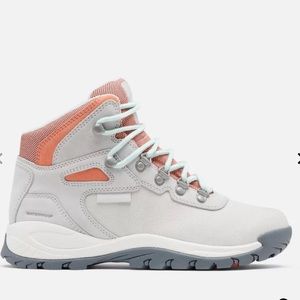 Columbia Women’s Hiking Shoes | Size: 8 | Color: Grey/Coral |📣Make an offer 🔔